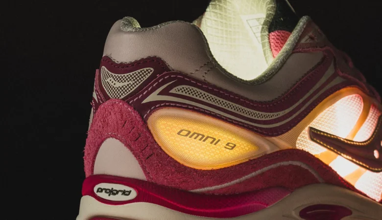 atmos x Saucony ProGrid Omni 9 Pink Flamingo - tallone con finestra Omni 9
