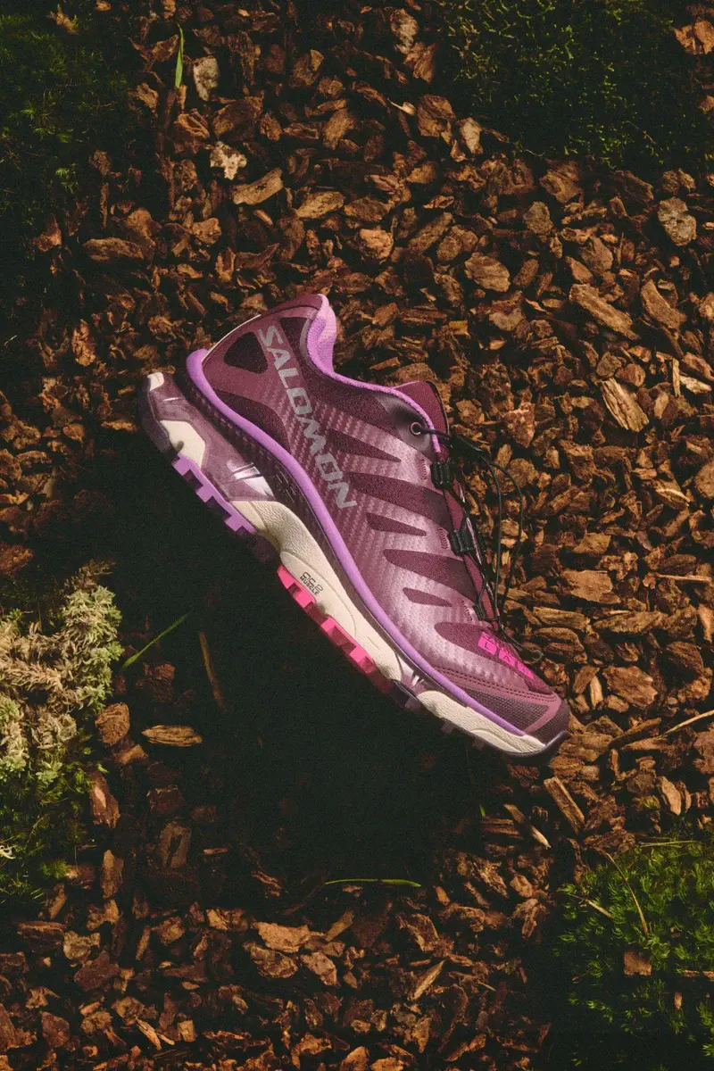 Kith x Salomon XT-4 OG Maroon Banner Nocturne Knockout Pink - vista laterale esterna"