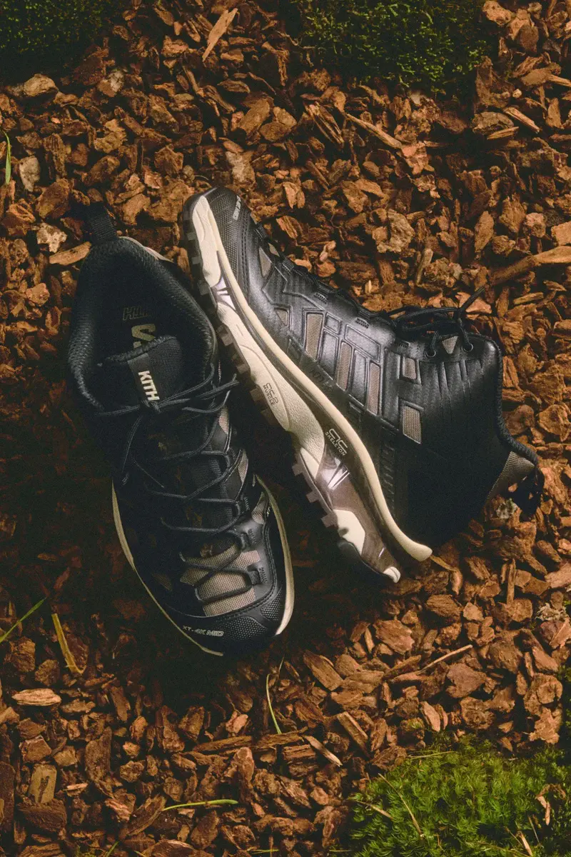 Kith x Salomon XT-4K Mid Black Green Gaze Olive Night - paio dall alto e vista laterale"
