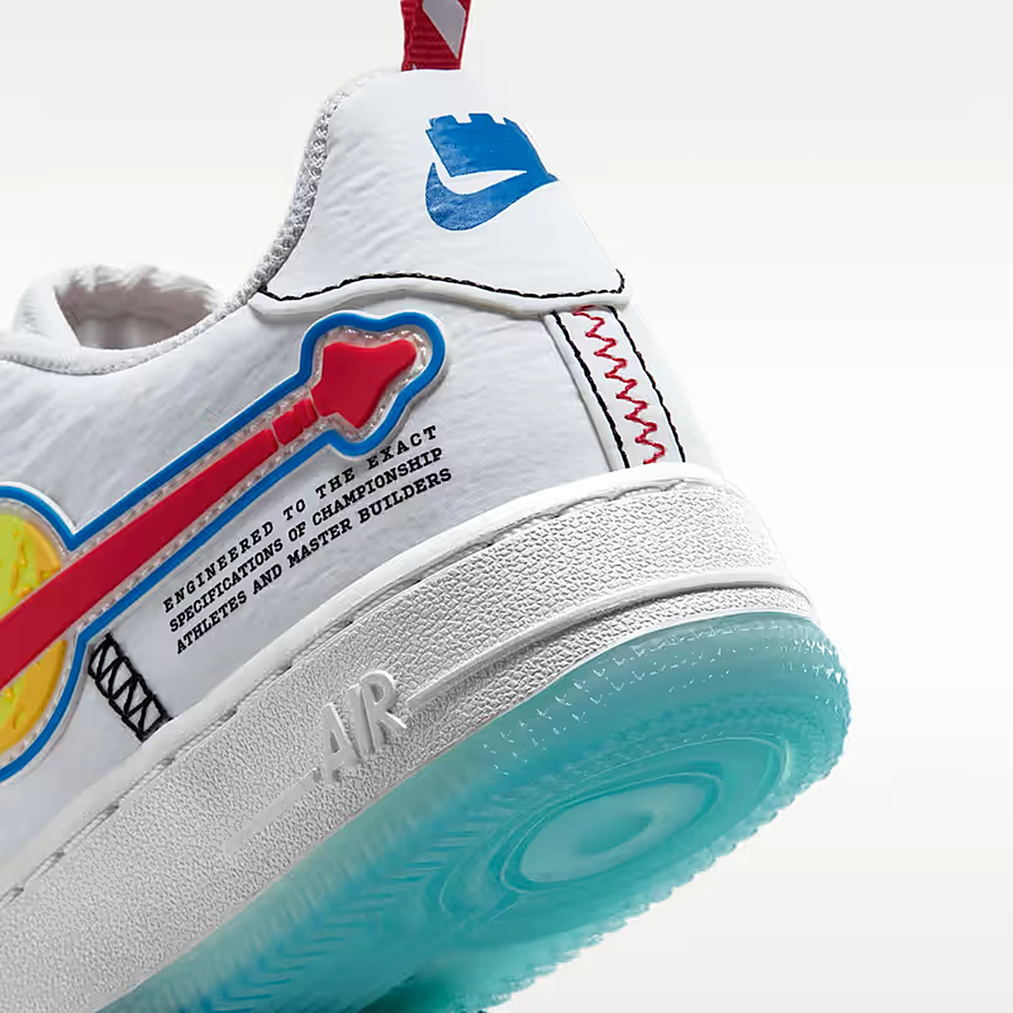 LEGO x Nike Air Force 1 Low Outer Space IU2551-100 - dettaglio tallone e scritta laterale"