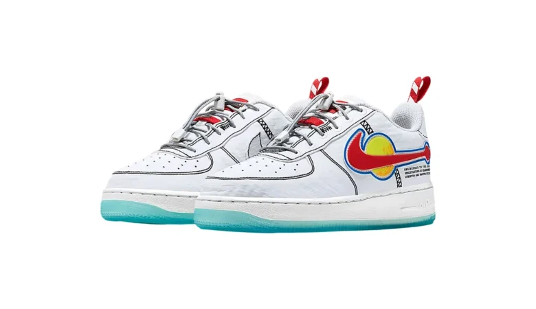 LEGO x Nike Air Force 1 Low Outer Space IU2551-100 - paio vista tre quarti copertina