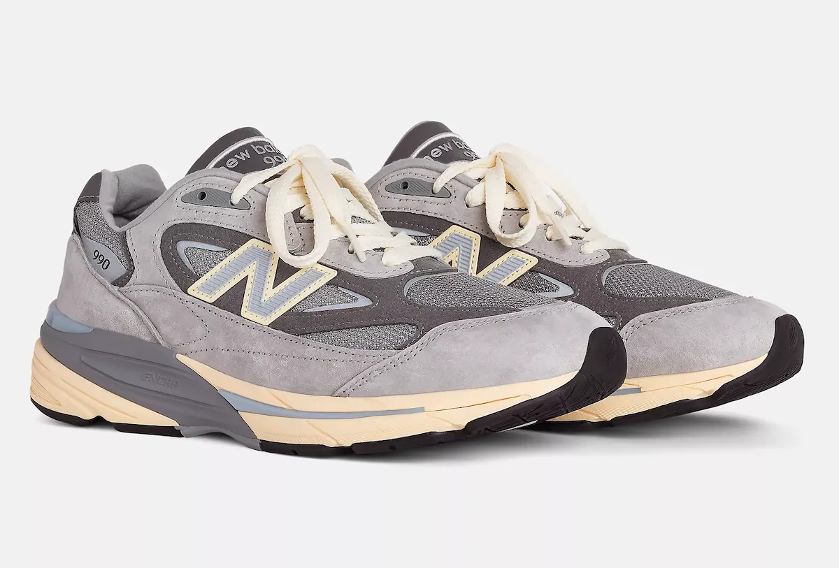 New Balance 990v7 Made in USA Kool Grey U990GR7 - vista tre quarti del paio"