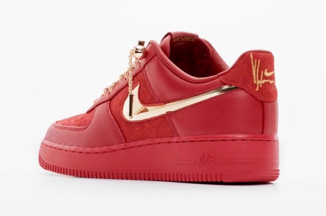 Victor Solomon x Nike Air Force 1 Low Gym Red IR2076-600 - vista posteriore tre quarti"